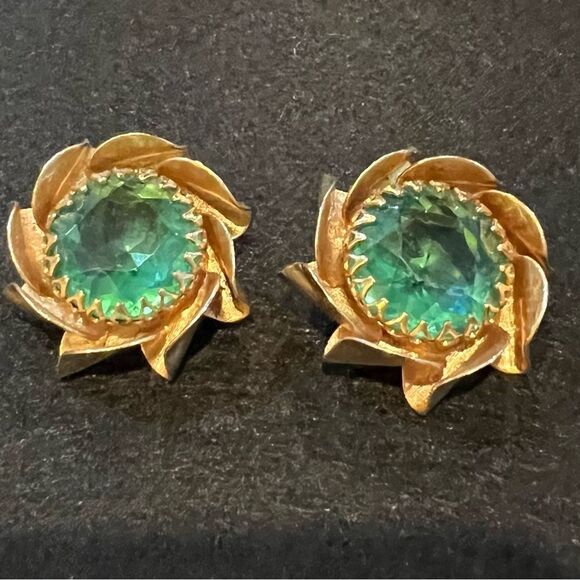 Beautiful Vintage Coro Green Gold Clip-On Earrings - Picture 2 of 4